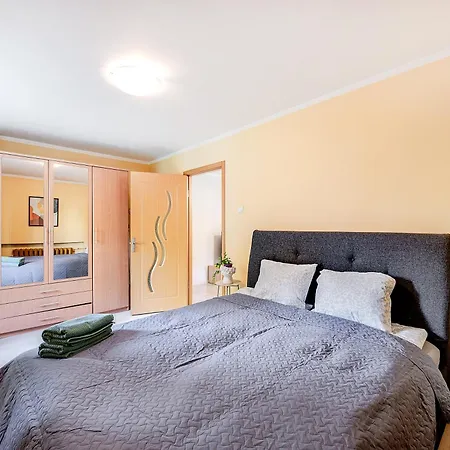 Near Kauno Klinikos & Stadium Free Parking & Self Check In Apartament Kowno